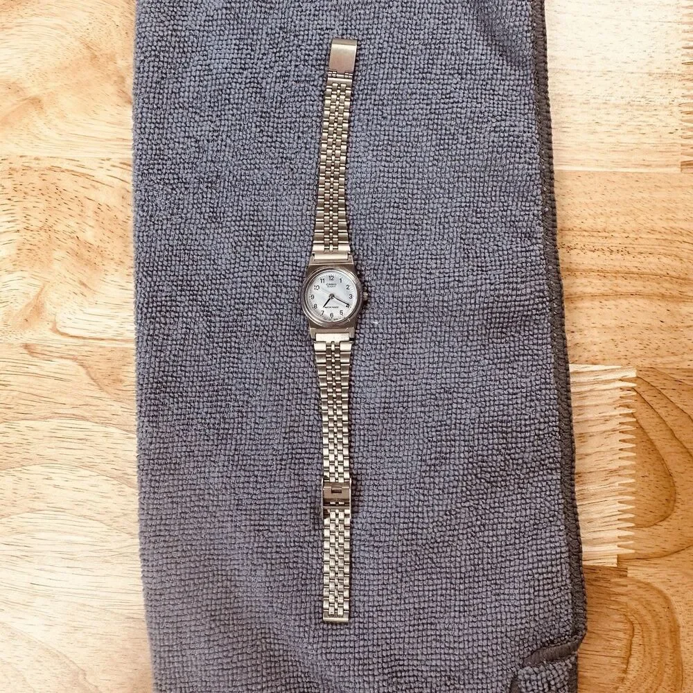 Casio Quartz Silver Tone Women’s Watch White Dial New Battery Working